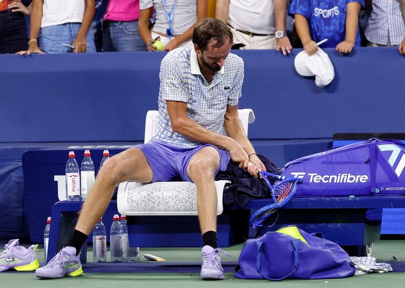 Medvedev se Desata en el US Open: Enfrentamiento y Raqueta Rota